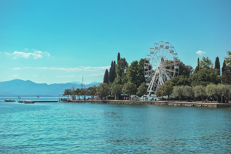 Foto von Uferpromenade und Altstadt, Bardolino